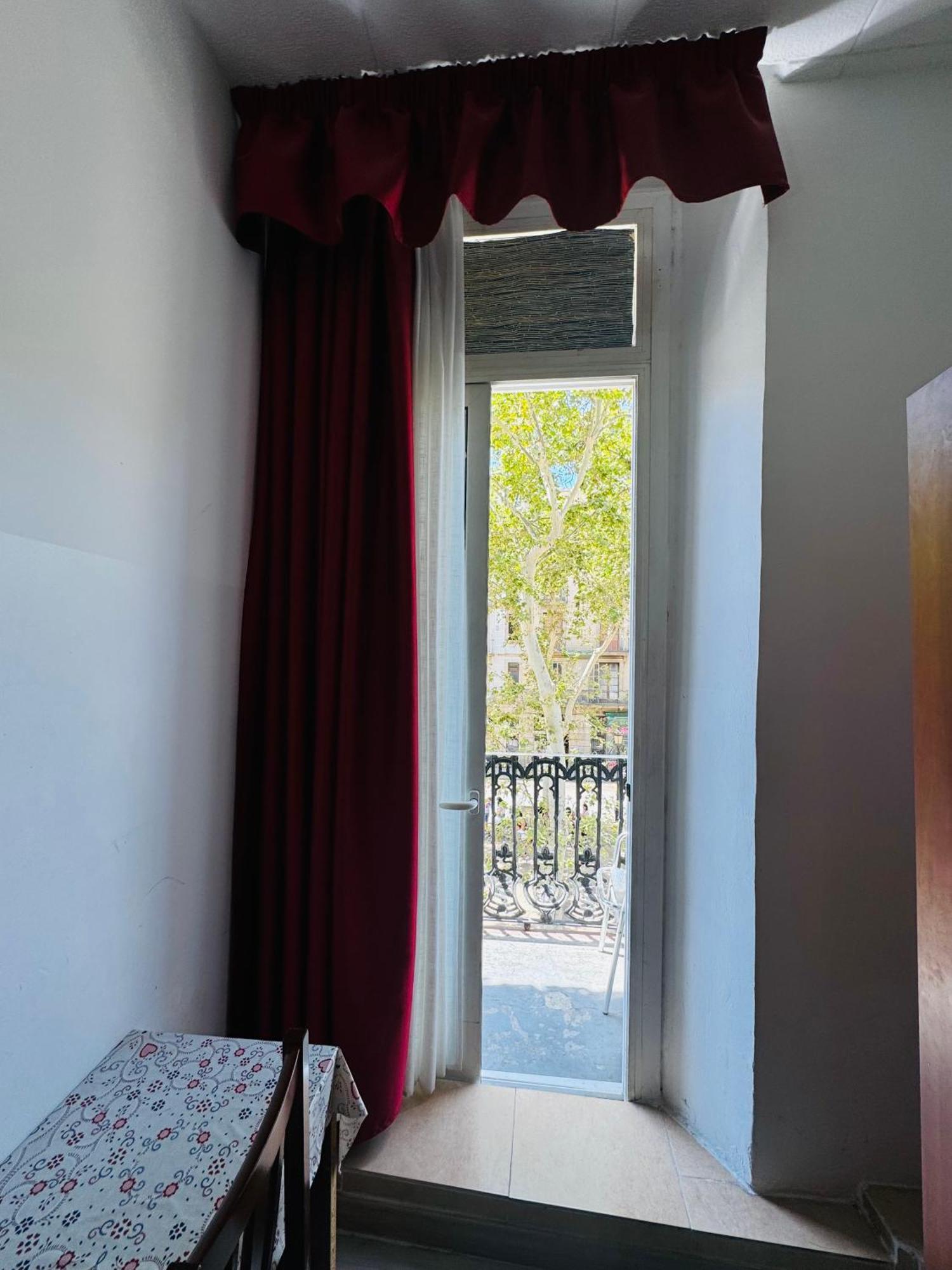 Hostal Mont Thabor Barcelona Zewnętrze zdjęcie