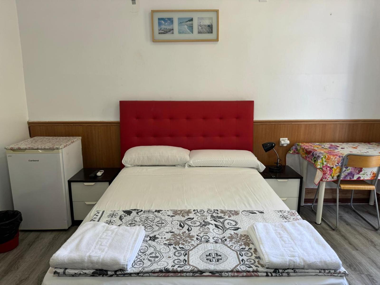 Hostal Mont Thabor Barcelona Zewnętrze zdjęcie