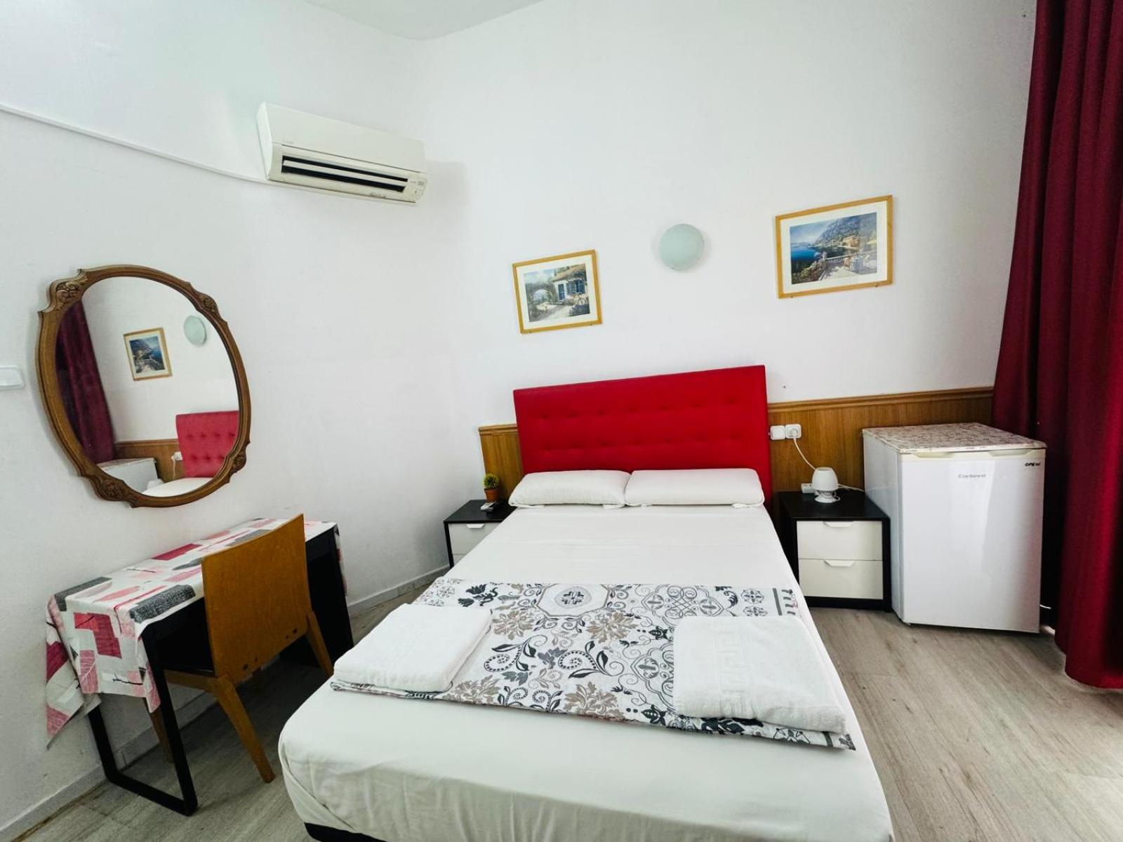 Hostal Mont Thabor Barcelona Zewnętrze zdjęcie