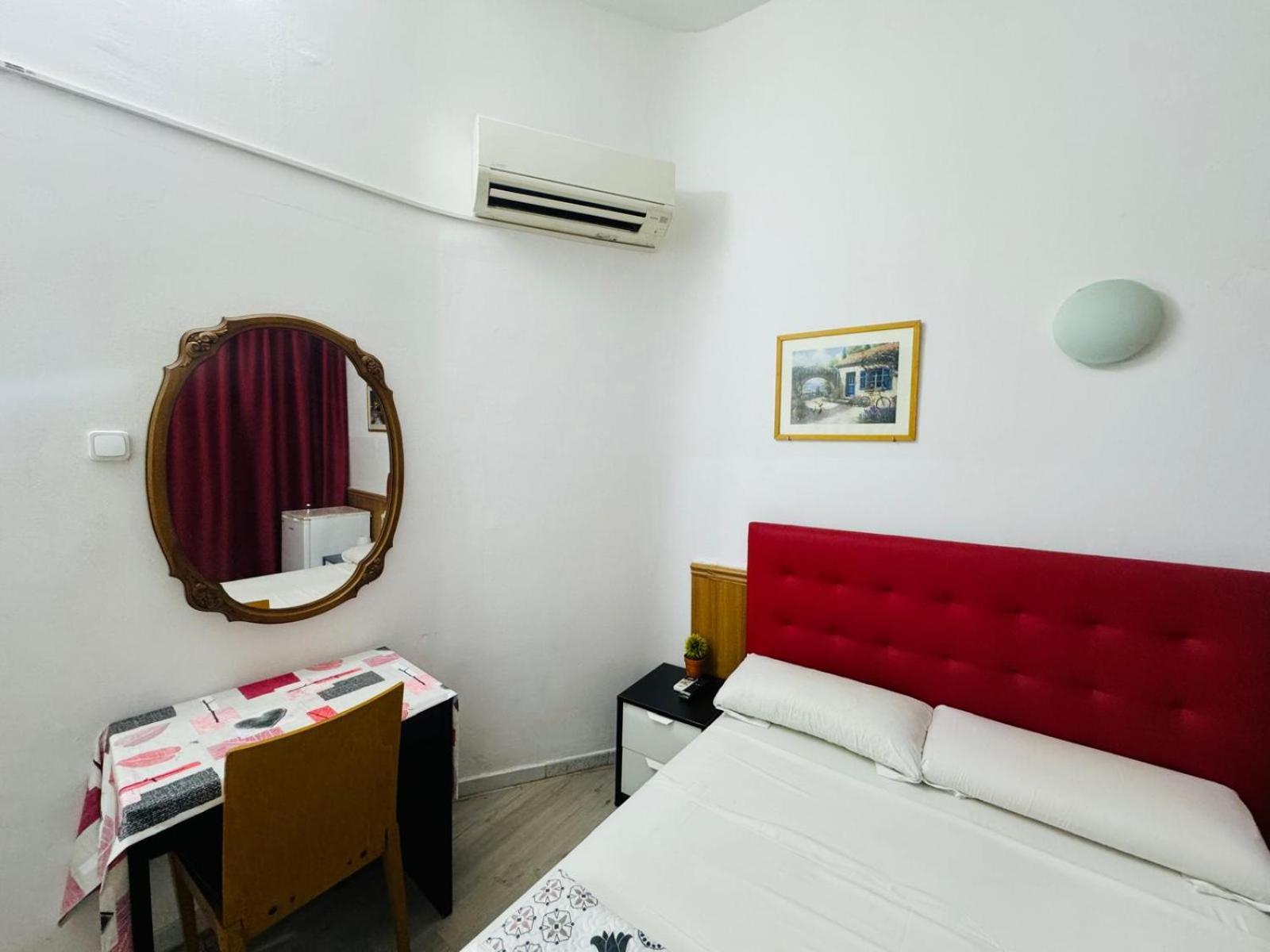 Hostal Mont Thabor Barcelona Zewnętrze zdjęcie