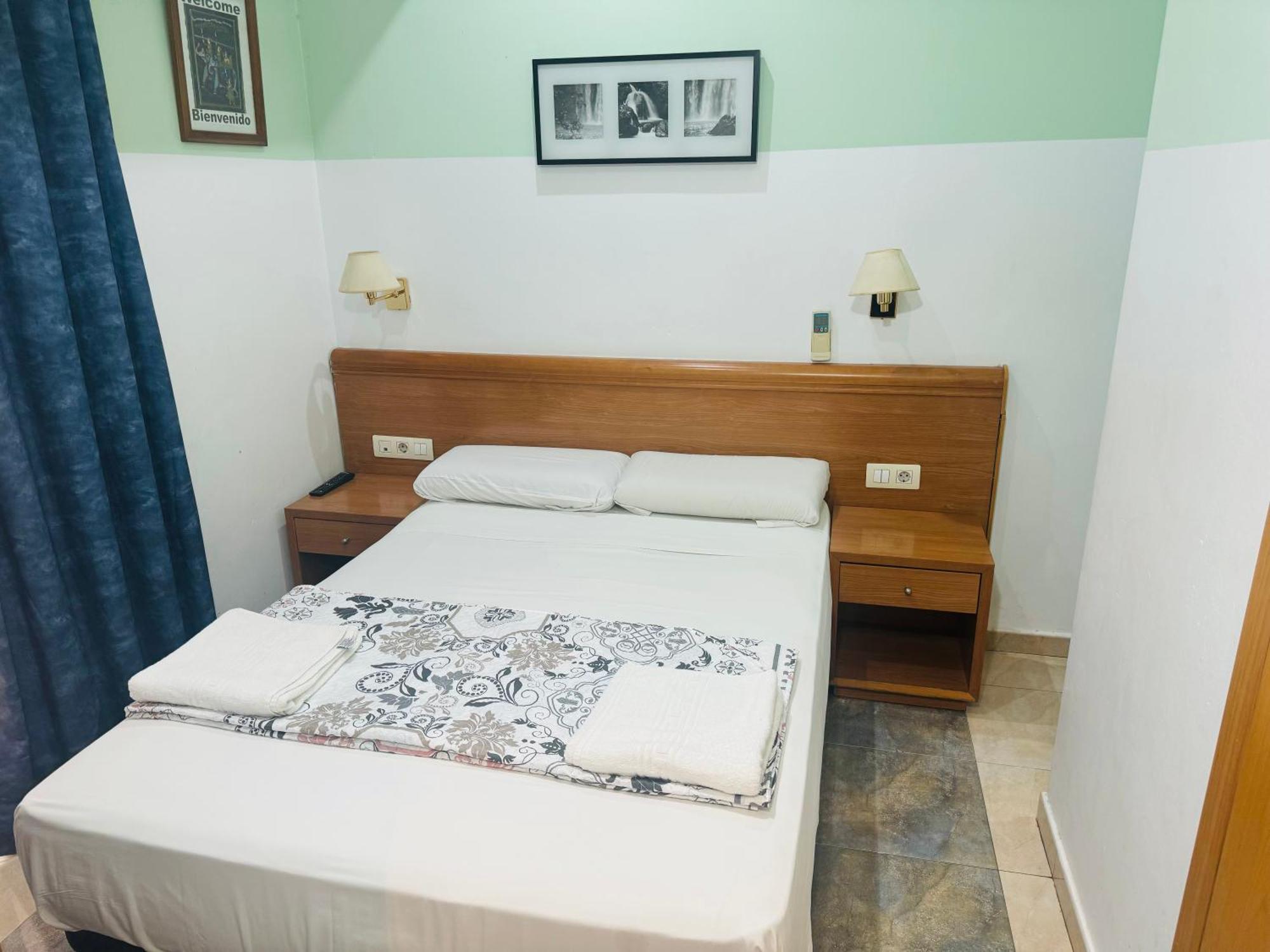 Hostal Mont Thabor Barcelona Zewnętrze zdjęcie