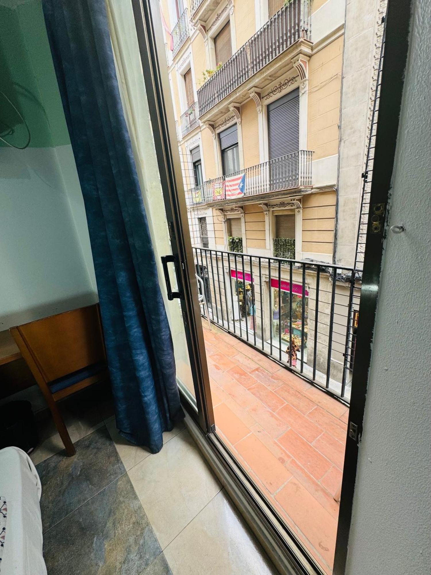 Hostal Mont Thabor Barcelona Zewnętrze zdjęcie