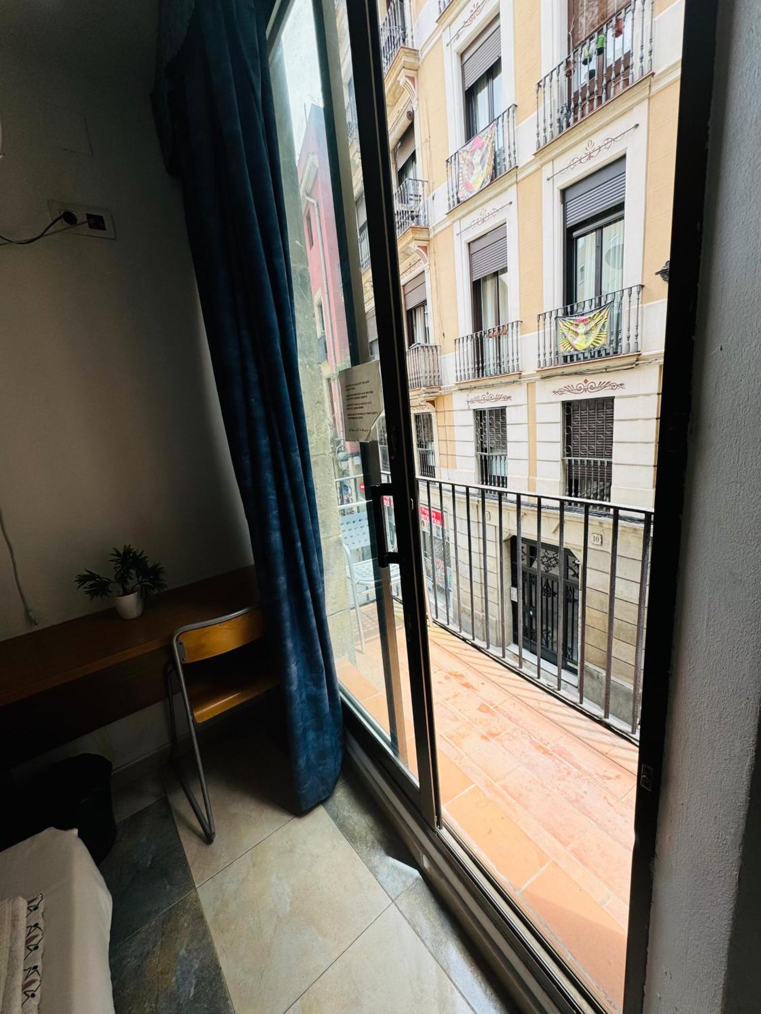 Hostal Mont Thabor Barcelona Zewnętrze zdjęcie
