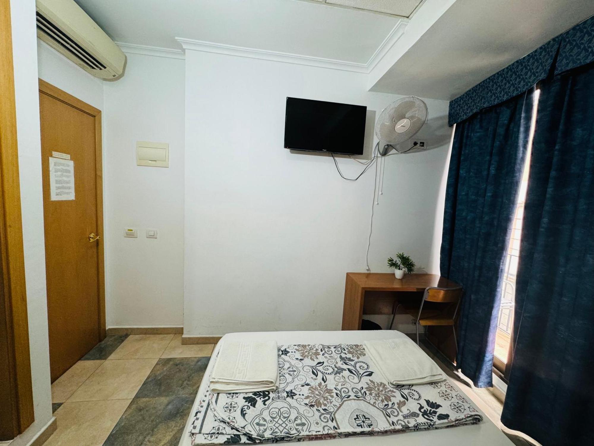 Hostal Mont Thabor Barcelona Zewnętrze zdjęcie