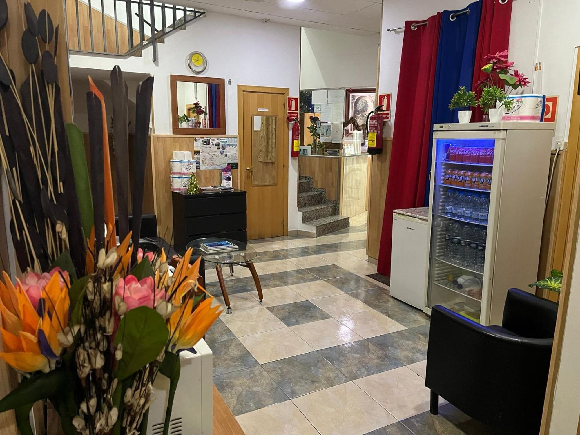 Hostal Mont Thabor Barcelona Zewnętrze zdjęcie