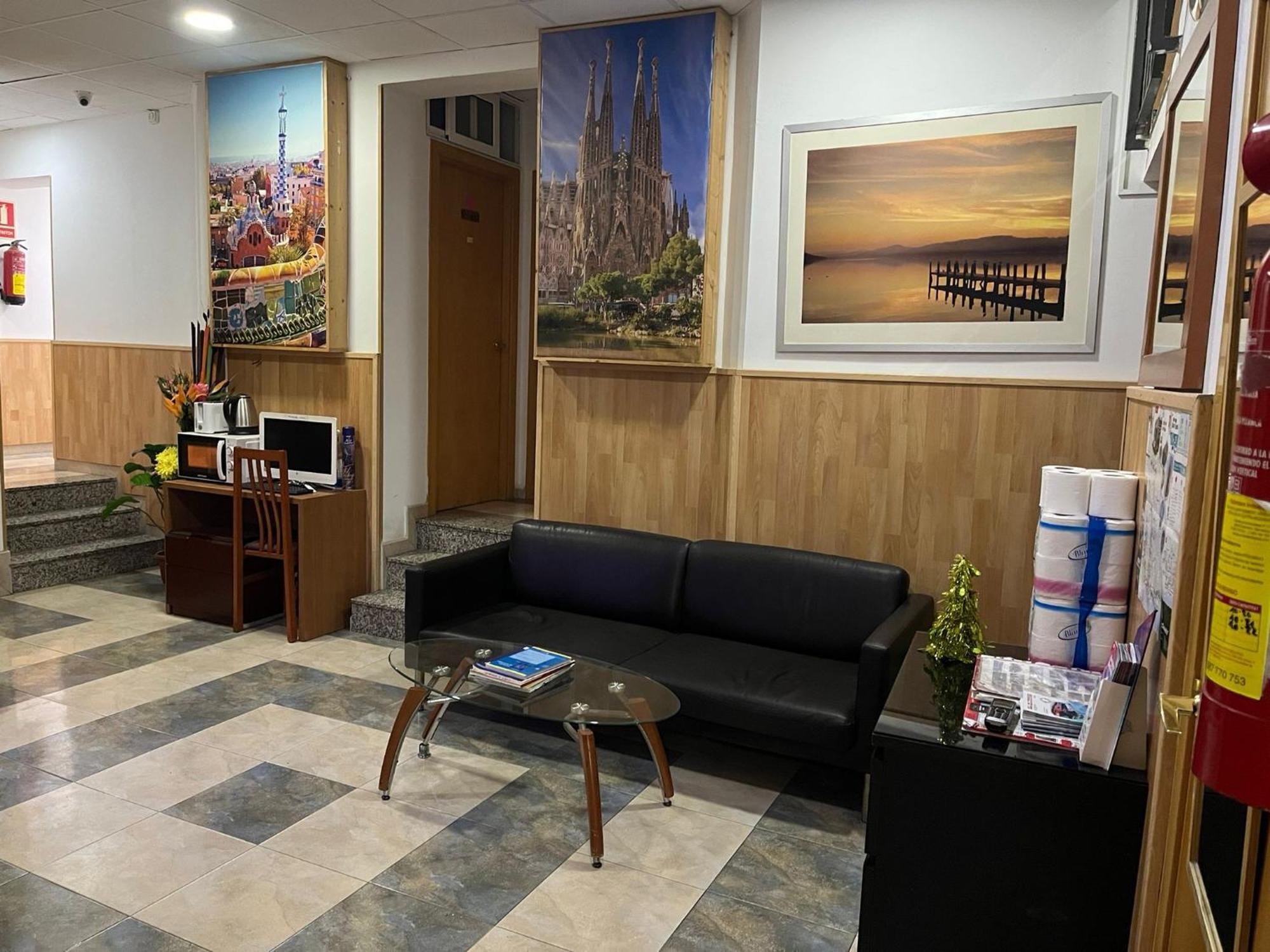 Hostal Mont Thabor Barcelona Zewnętrze zdjęcie