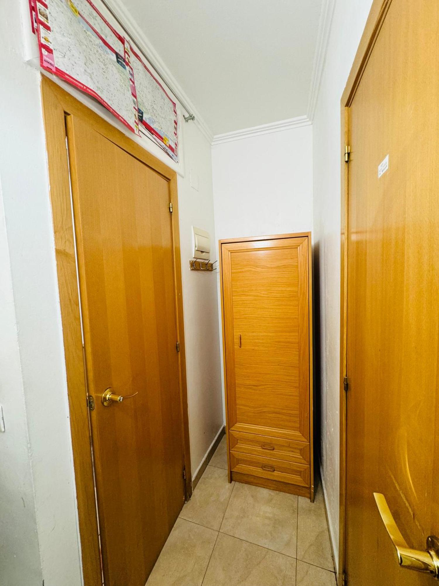 Hostal Mont Thabor Barcelona Zewnętrze zdjęcie