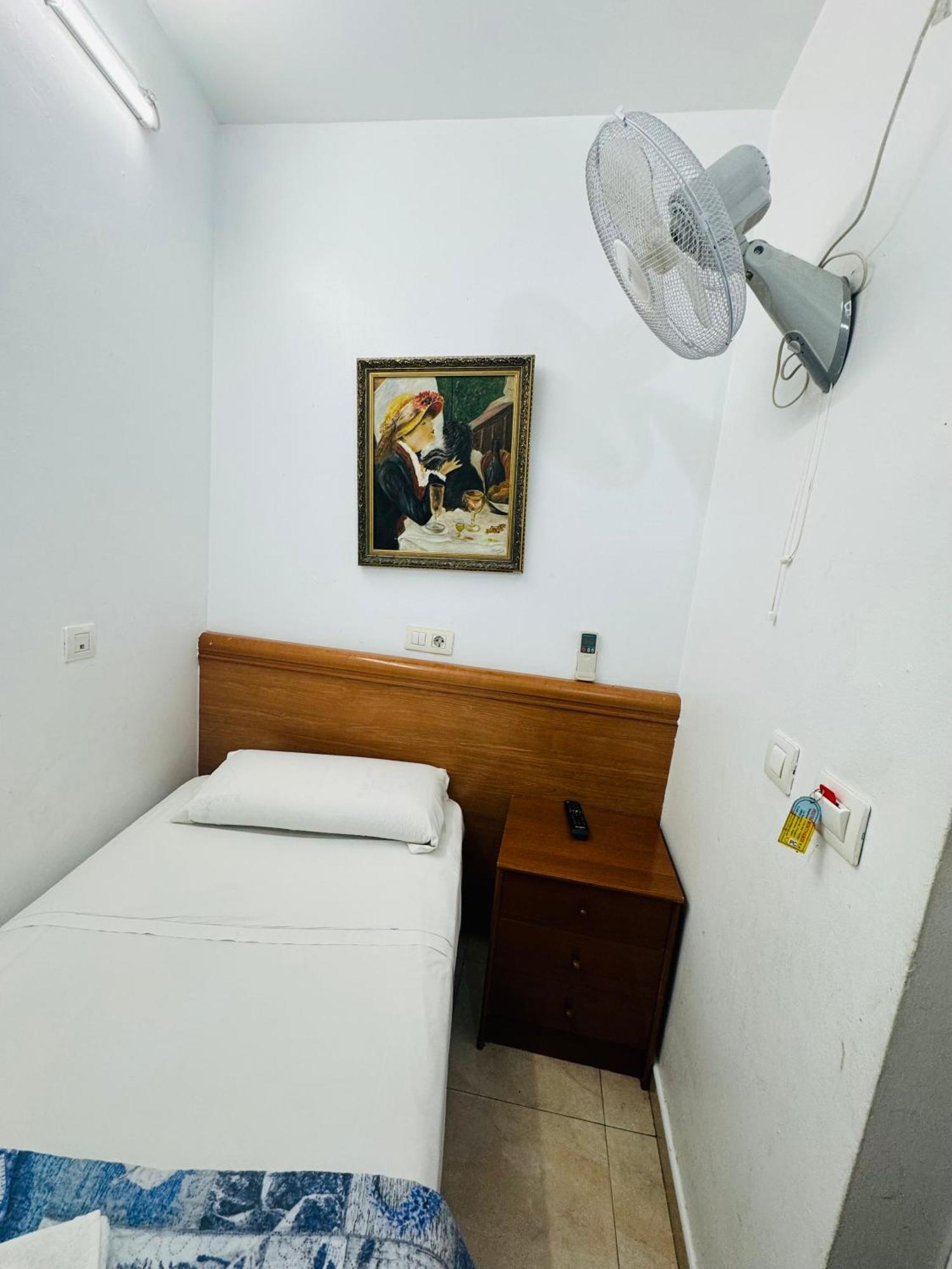 Hostal Mont Thabor Barcelona Zewnętrze zdjęcie