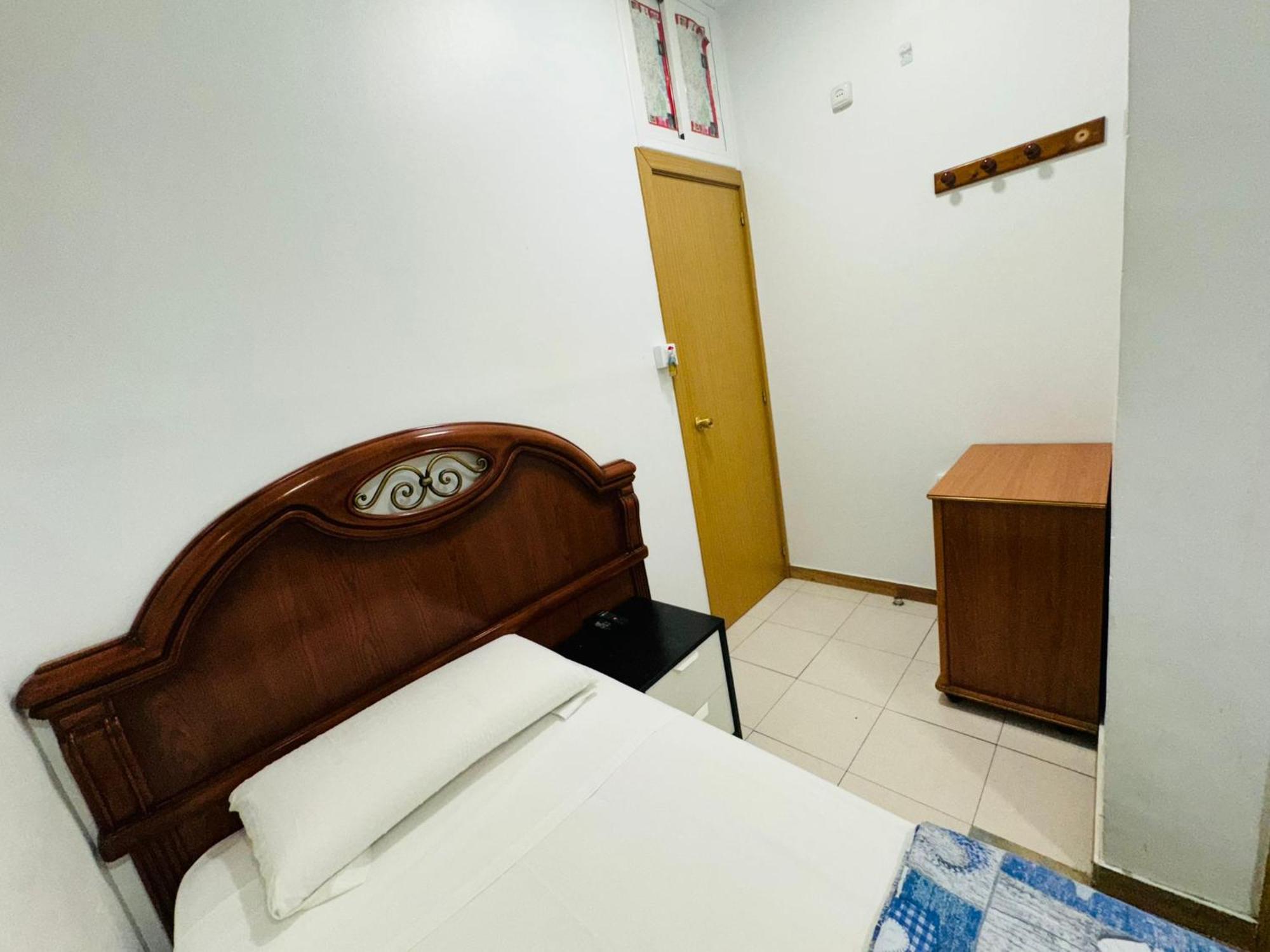Hostal Mont Thabor Barcelona Zewnętrze zdjęcie