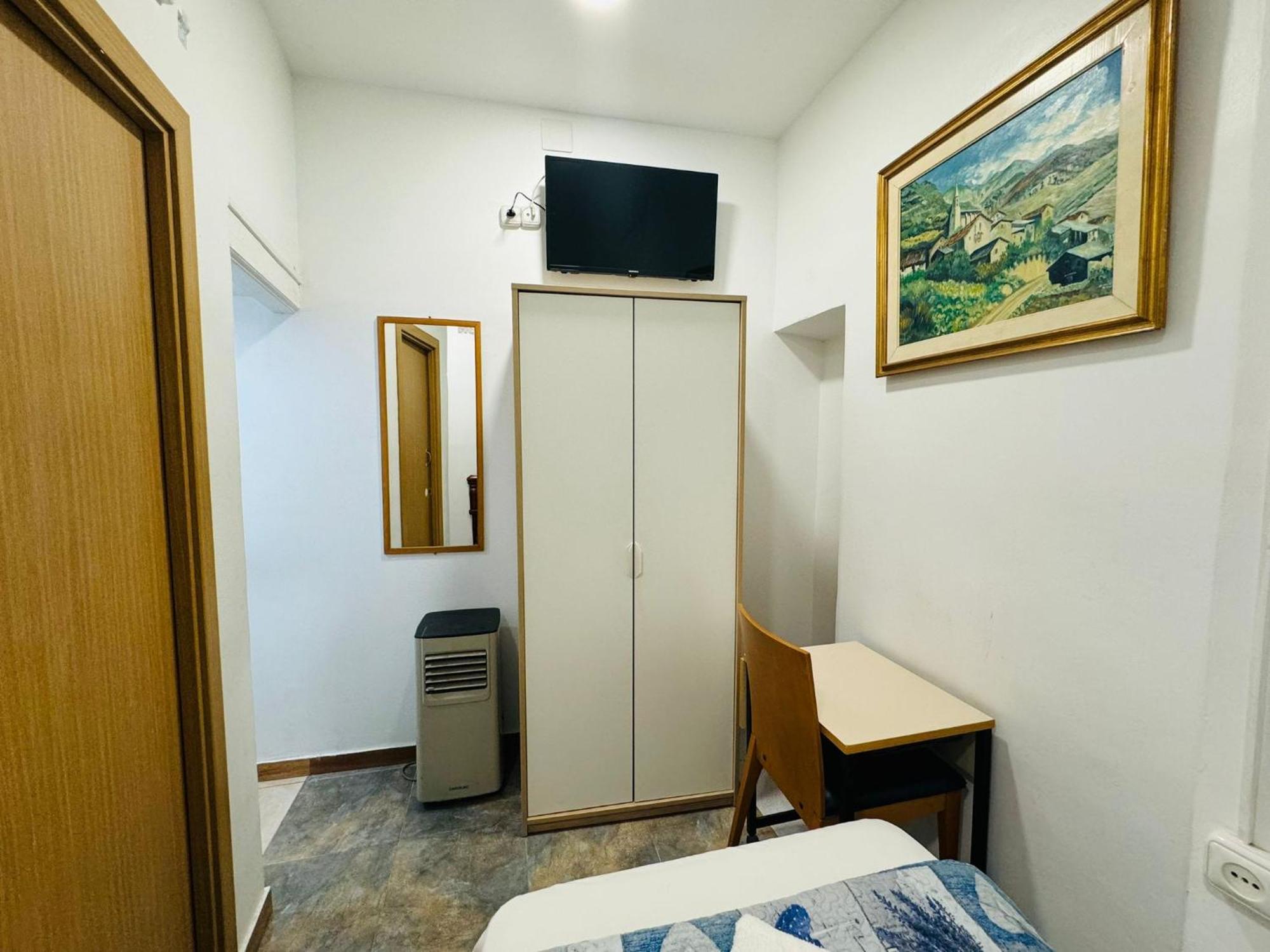 Hostal Mont Thabor Barcelona Zewnętrze zdjęcie