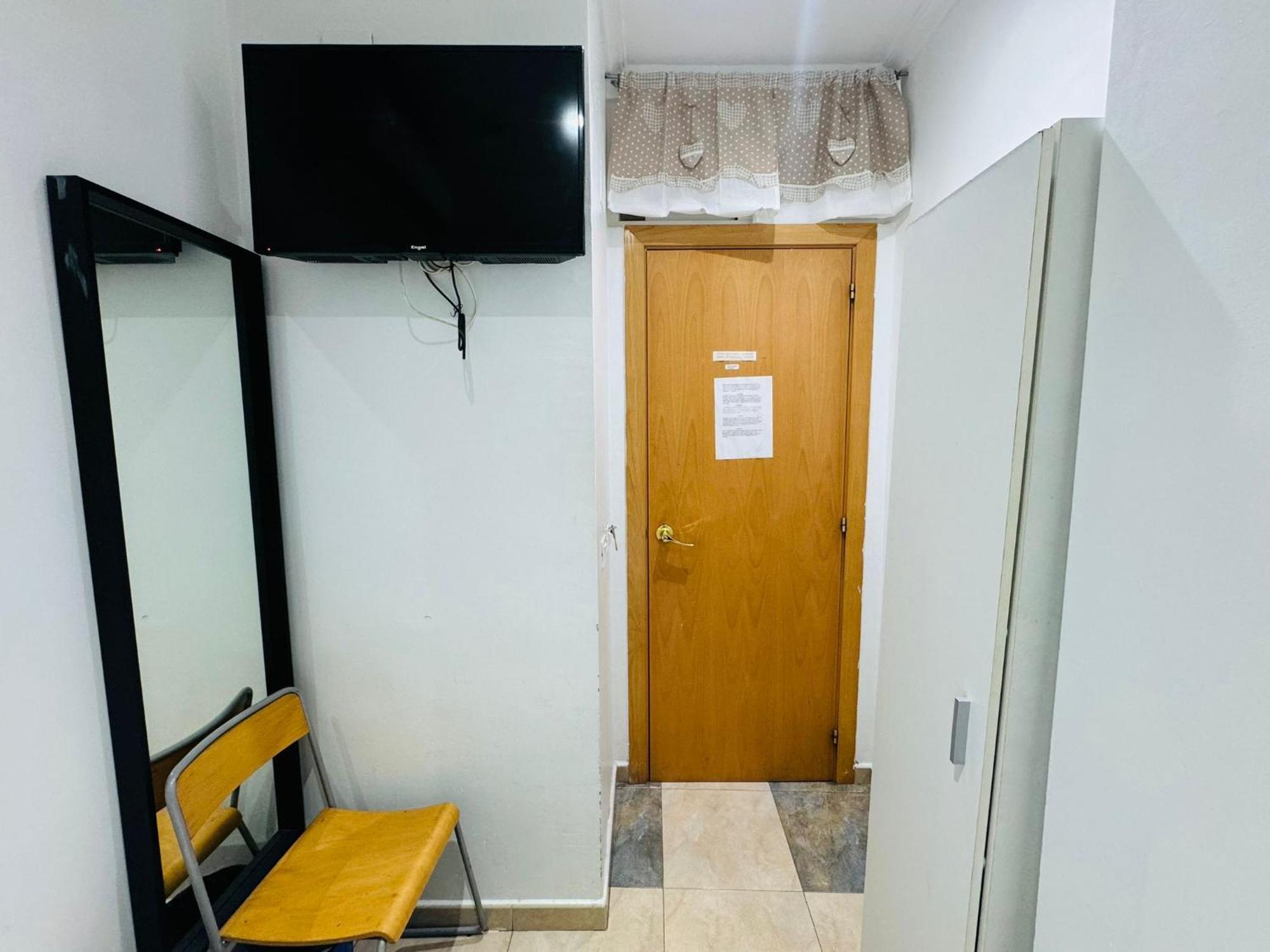 Hostal Mont Thabor Barcelona Zewnętrze zdjęcie