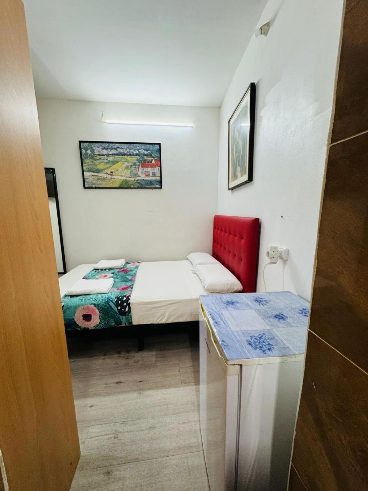Hostal Mont Thabor Barcelona Zewnętrze zdjęcie