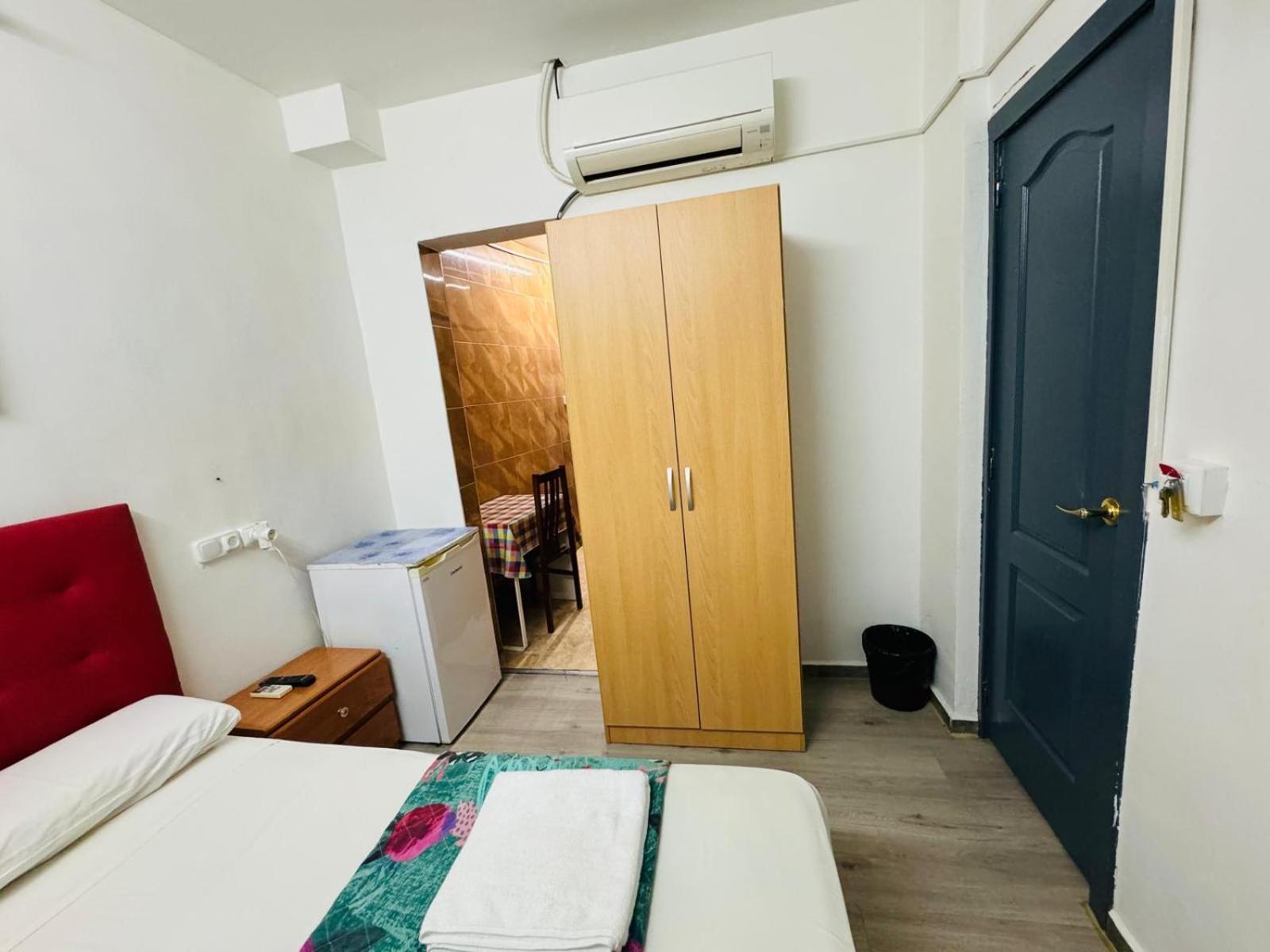 Hostal Mont Thabor Barcelona Zewnętrze zdjęcie