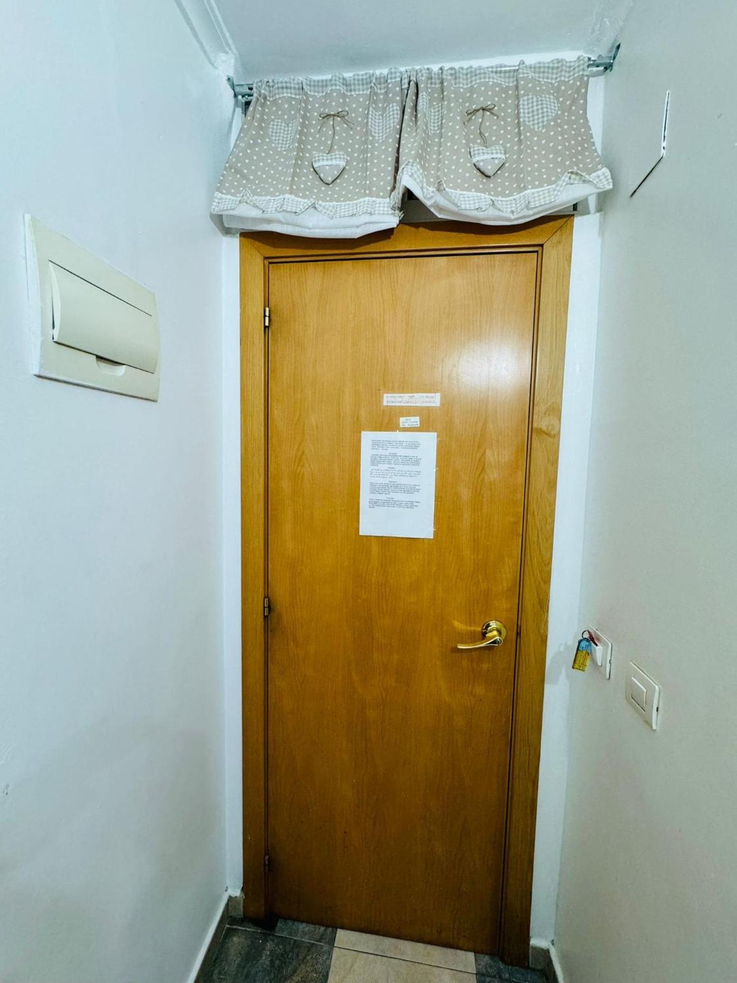 Hostal Mont Thabor Barcelona Zewnętrze zdjęcie