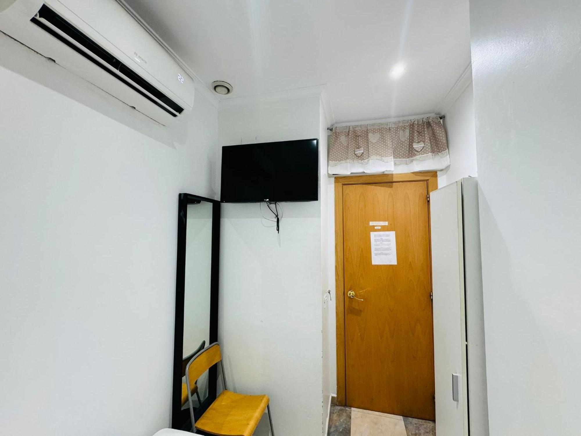 Hostal Mont Thabor Barcelona Zewnętrze zdjęcie