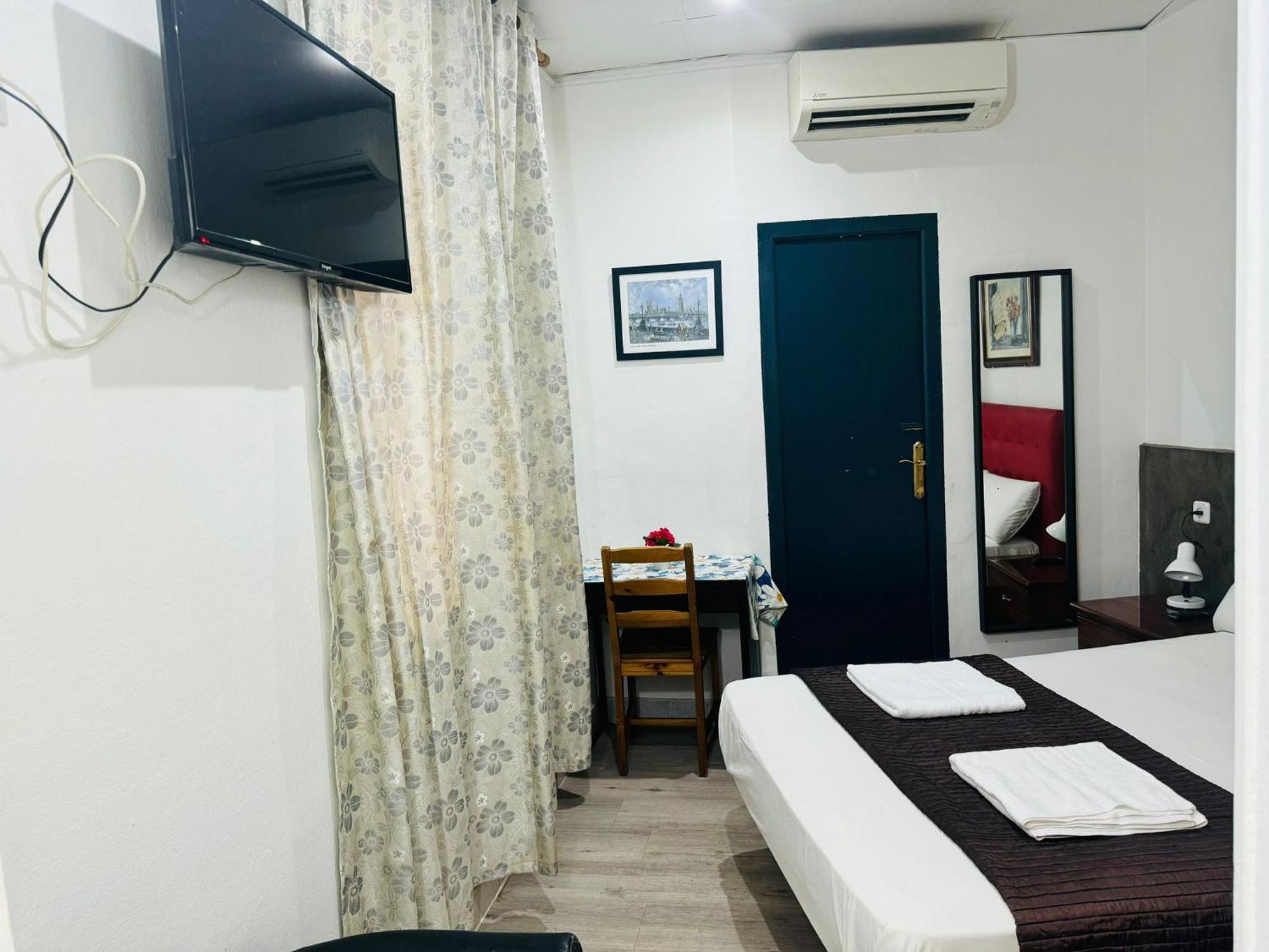 Hostal Mont Thabor Barcelona Zewnętrze zdjęcie