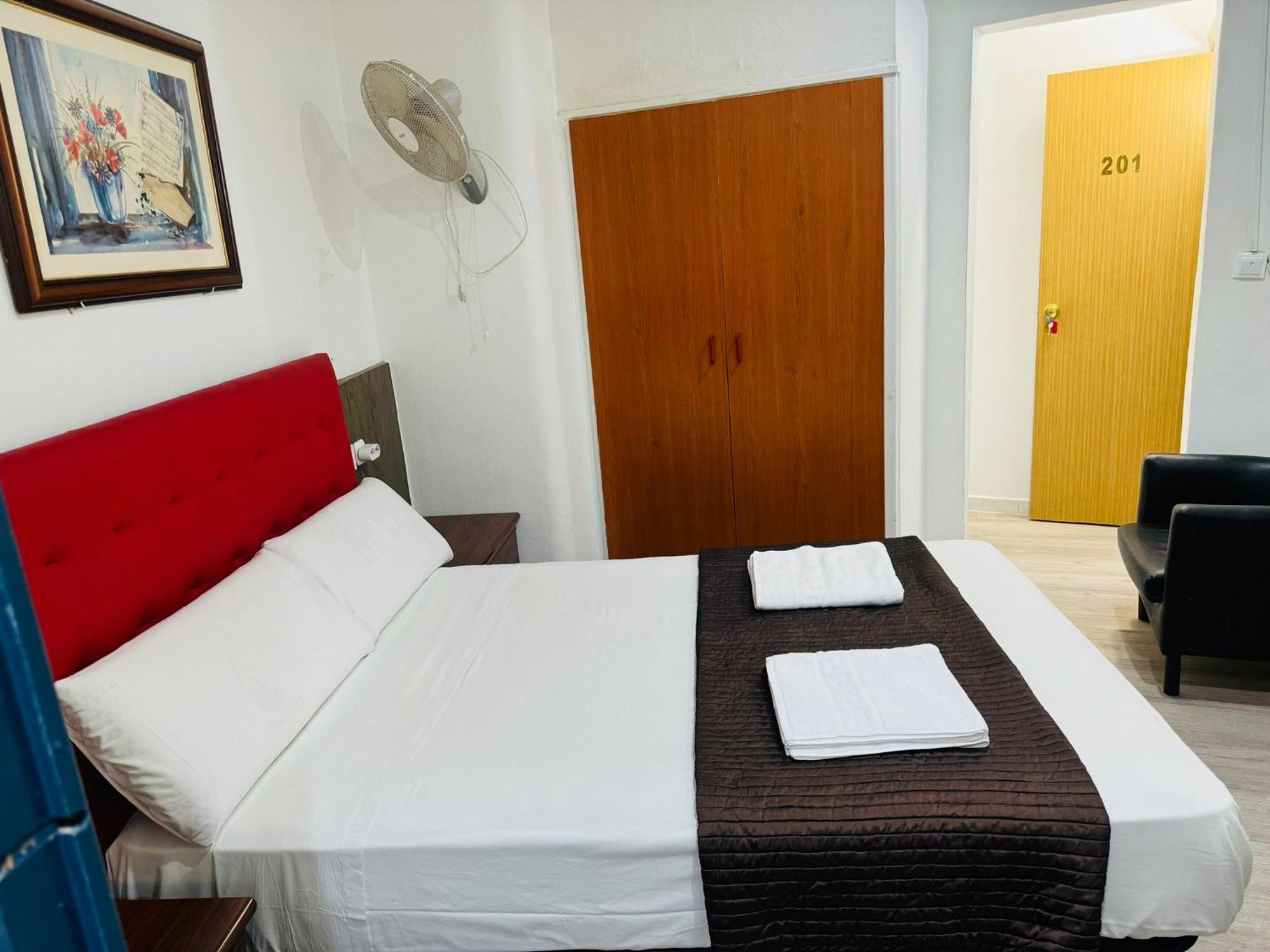 Hostal Mont Thabor Barcelona Zewnętrze zdjęcie