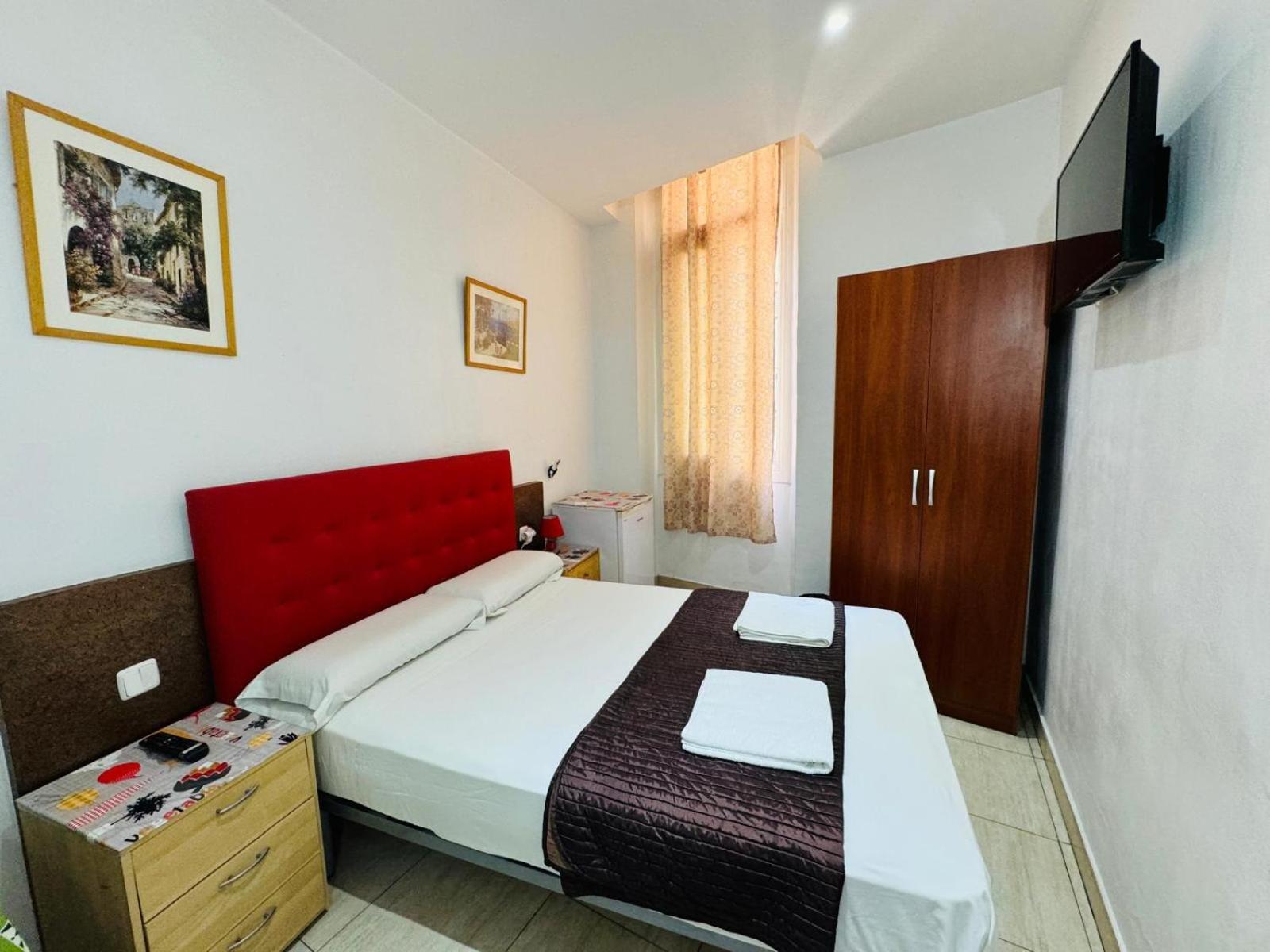 Hostal Mont Thabor Barcelona Zewnętrze zdjęcie