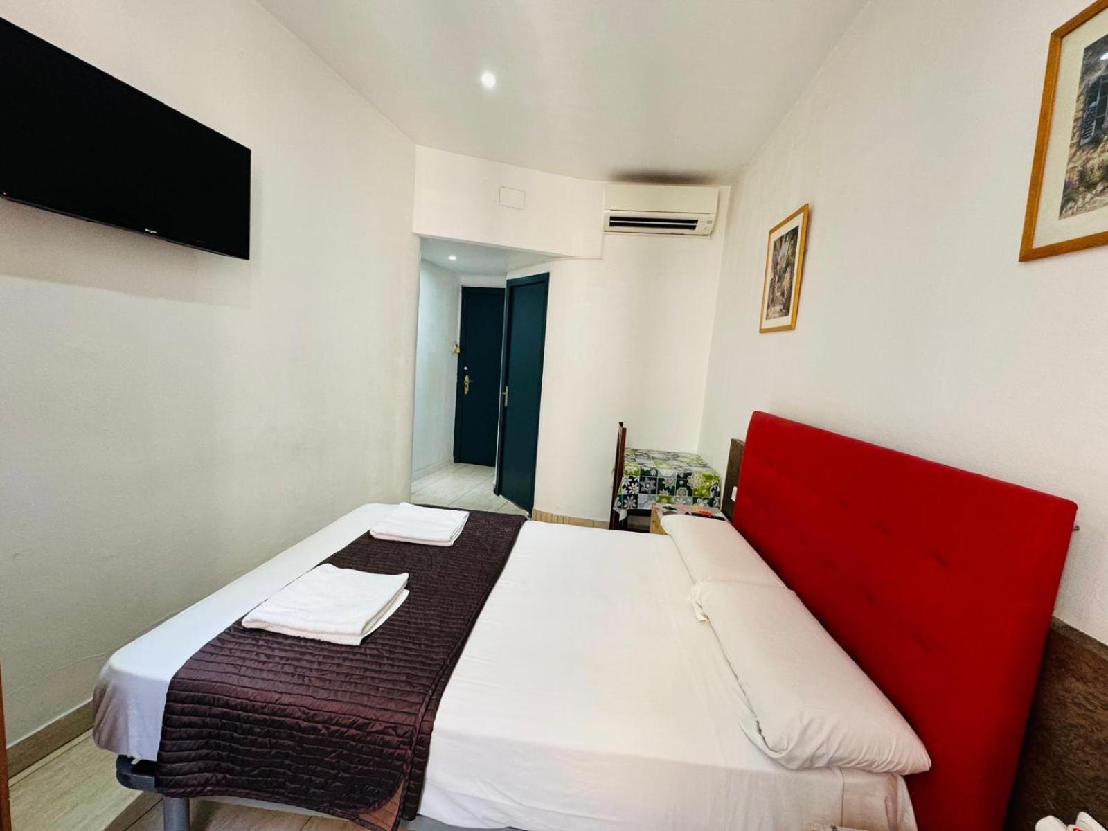 Hostal Mont Thabor Barcelona Zewnętrze zdjęcie