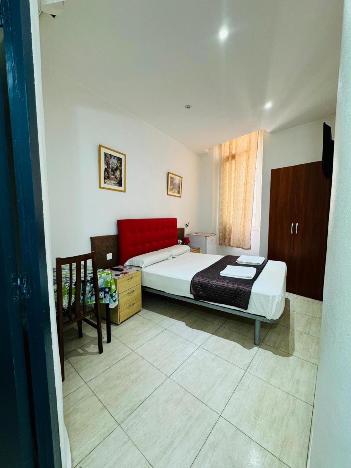 Hostal Mont Thabor Barcelona Zewnętrze zdjęcie