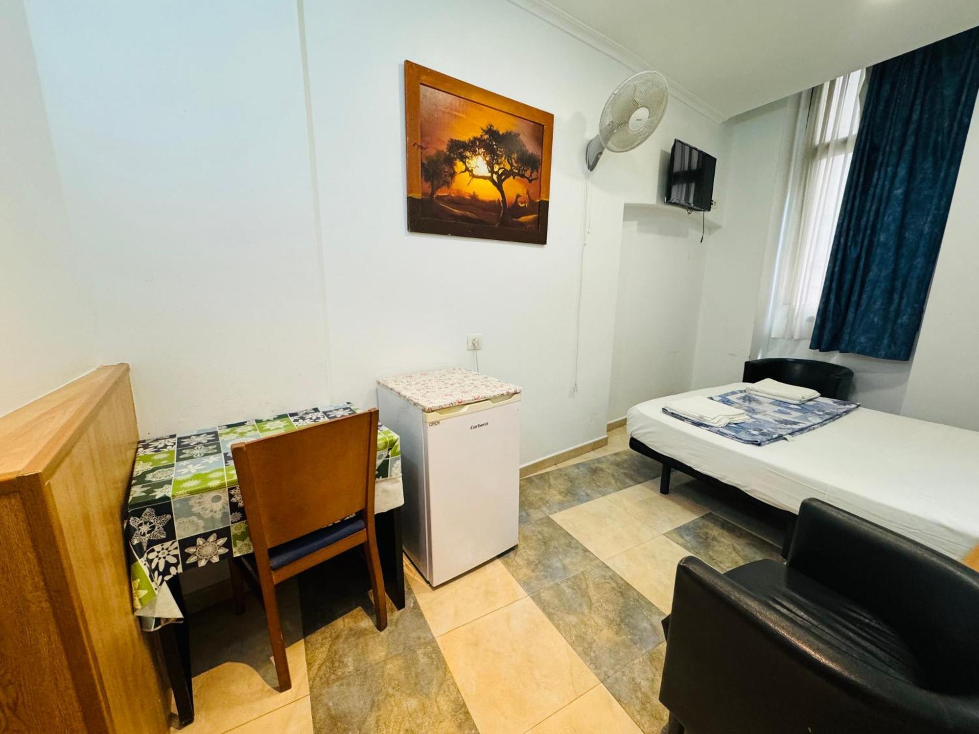 Hostal Mont Thabor Barcelona Zewnętrze zdjęcie