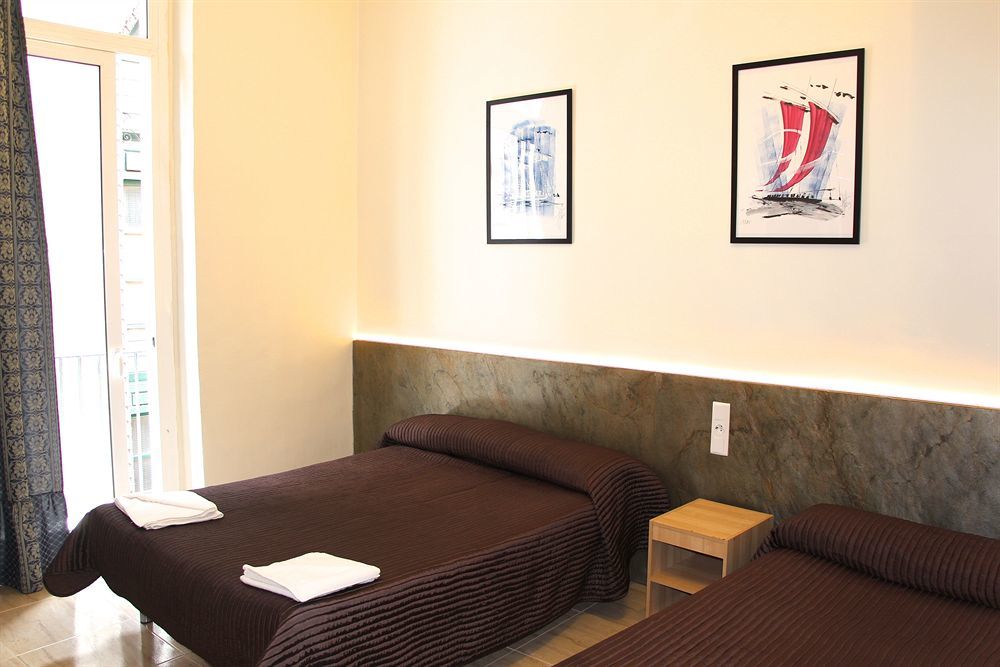 Hostal Mont Thabor Barcelona Zewnętrze zdjęcie